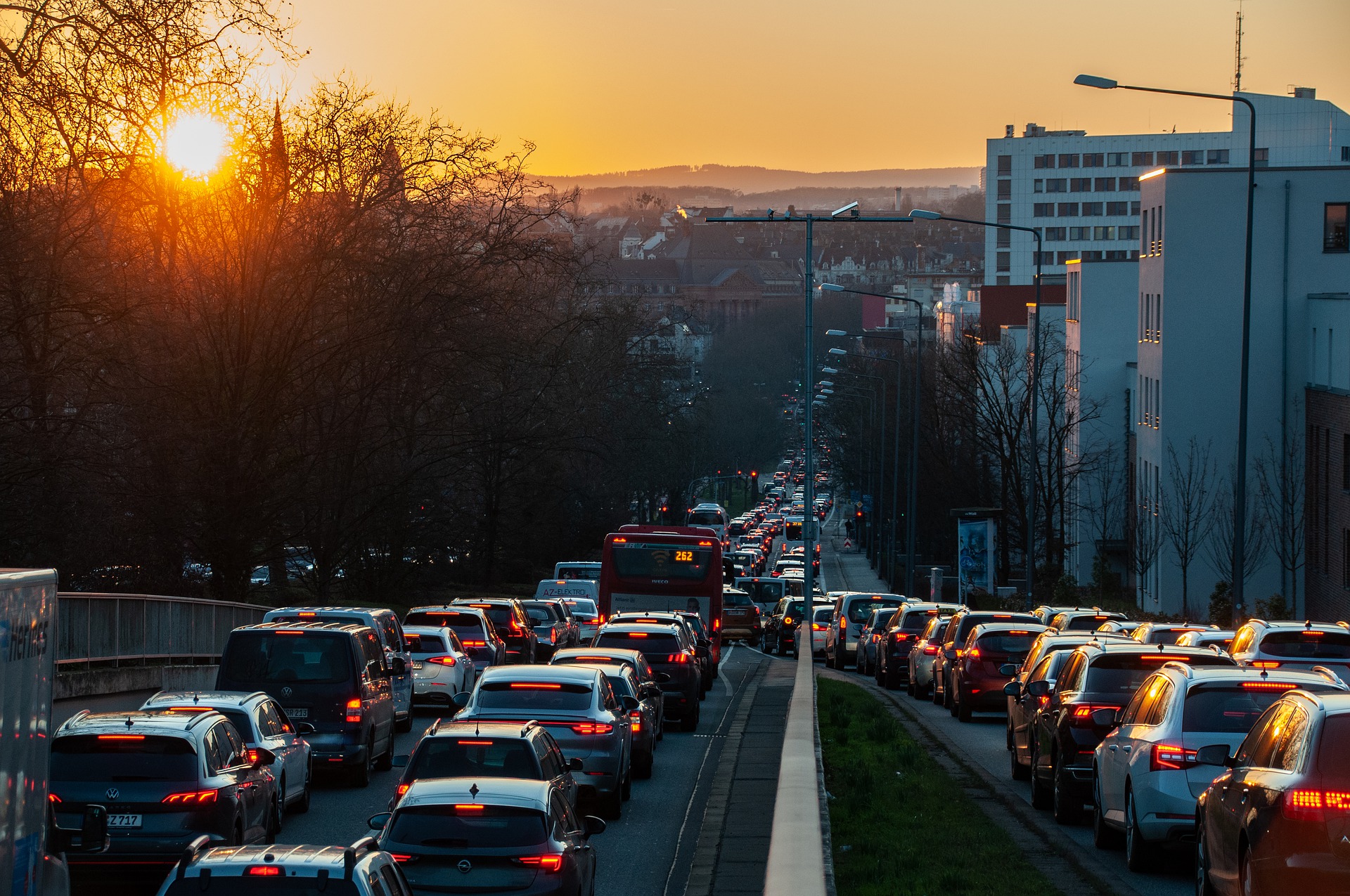 Morning traffic jam symbolizing the annoyance caused by malicious use of civil process under Maryland law